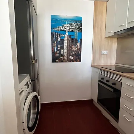 Beachfront Family Oasis - 2br For 4 Barcellona