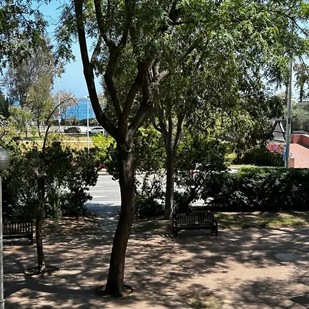 Beachfront Family Oasis - 2br For 4 Barcelona