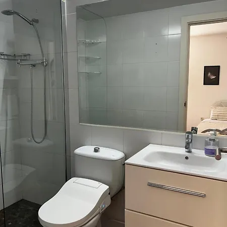 Beachfront Family Oasis - 2br For 4 Barcelone